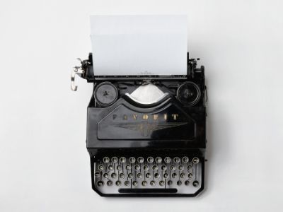 photo of an old typewriter